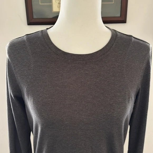 Zella Women's Top Activewear/Performance Long Sleeves With Thumb Holes Med. Gray - Picture 3 of 13